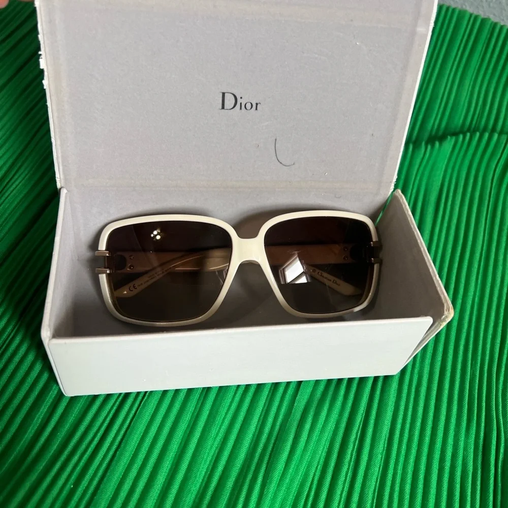 Dior Cream Frame Sunglasses with Brown Gradient Lenses - Picture 4 of 7